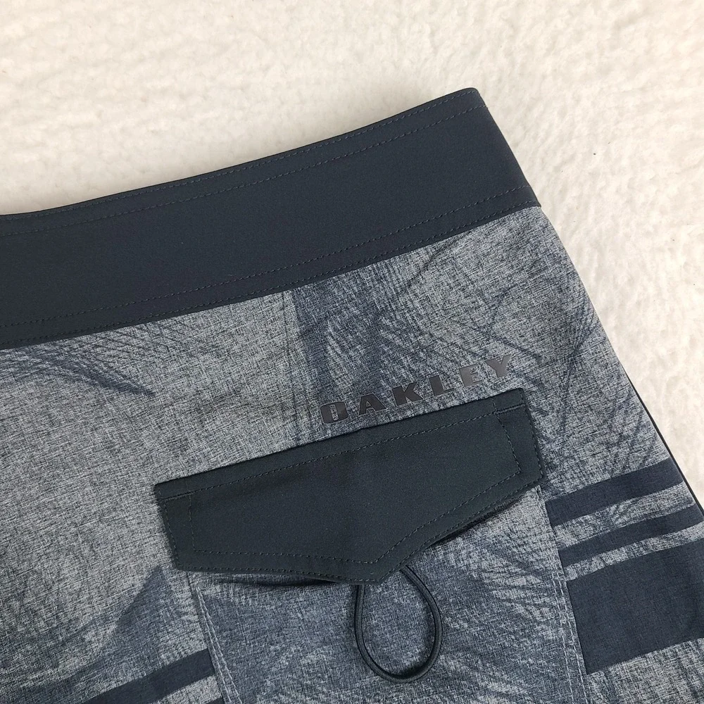 Oakley Board Shorts Men 31 Blue Striped Tailored Fit 10